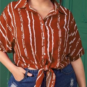 SHEIN Curve Cropped Button Up Collared Blouse